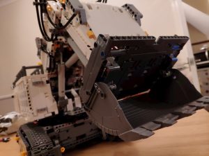 LEGO Technic 42100 – Liebherr R 9800 Excavator Review