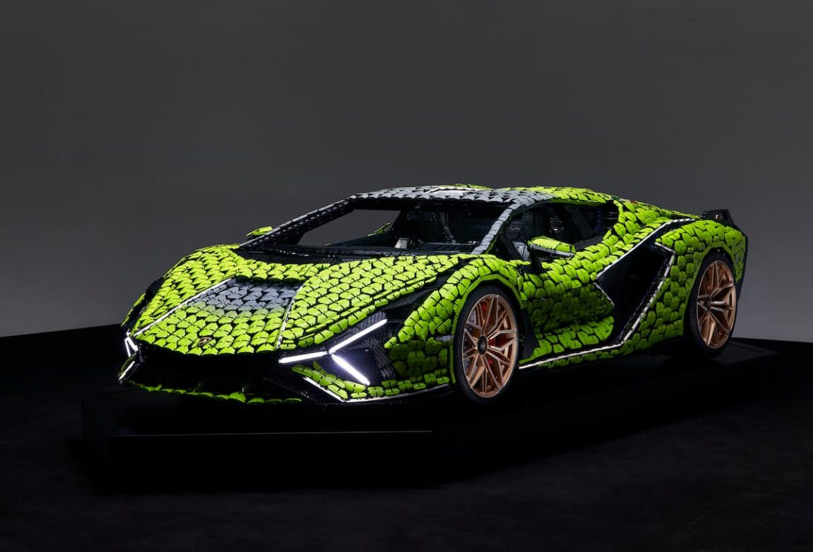 look-at-this-life-size-lamborghini-made-out-of-400-000-lego-pieces