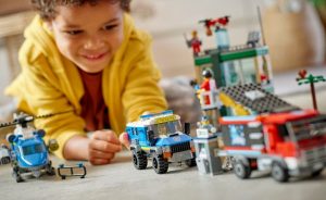 A Whopping 21 LEGO City Sets are Landing on 1st January 2022
