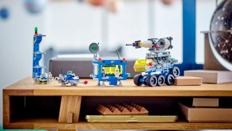 This Lego Micro Rocket Launchpad may be the best free gift ever