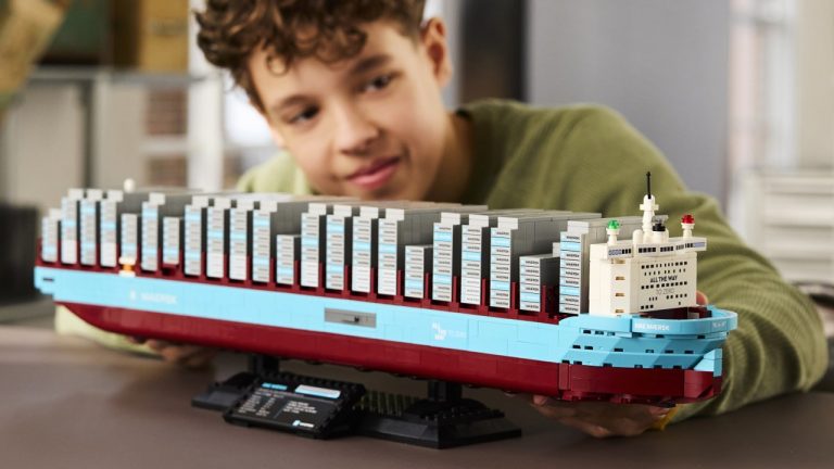 Lego Maersk Dual-Fuel Container Vessel 40955